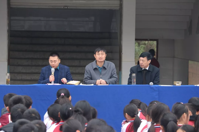 仙芝灵参加捐资助学活动